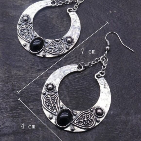 SILVER HAMMERED BOHO BLACK ONYX EARRINGS - Picture 5 of 7